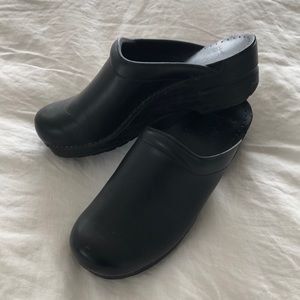 Like new Dansko clog